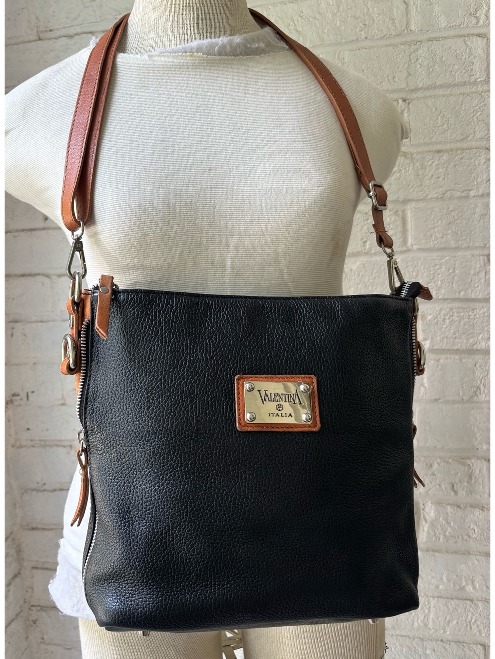 ⭐️VALENTINA⭐️ Black 🖤 Tan Pebbled Leather Shoulder Bag - Picture 10 of 10